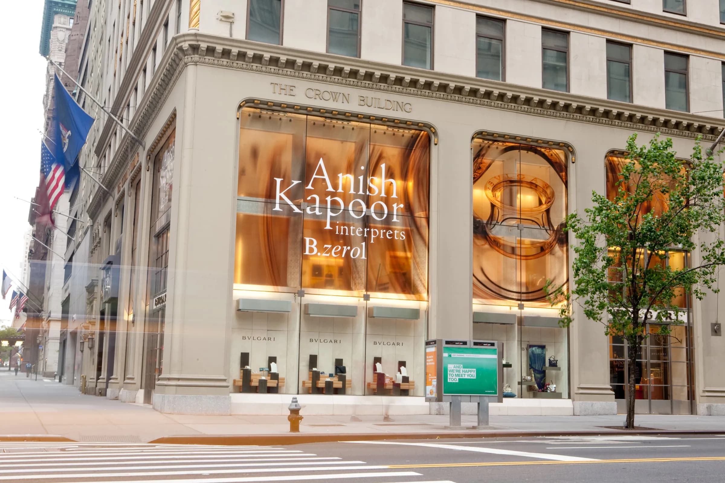 Bulgari windows at the Crown Building with glowing gold panels: Anish Kapoor interprets B.zero1